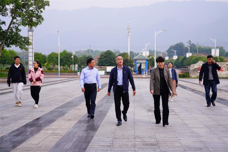 TQXE_1699867518483026790.jpg 易兰莅临调研交流 02 11.13.jpg