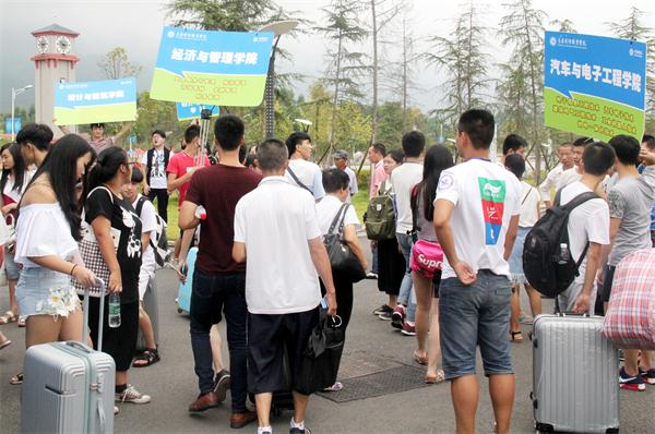 1472299559390082601.jpg 各二级91牛迎新志愿者.jpg