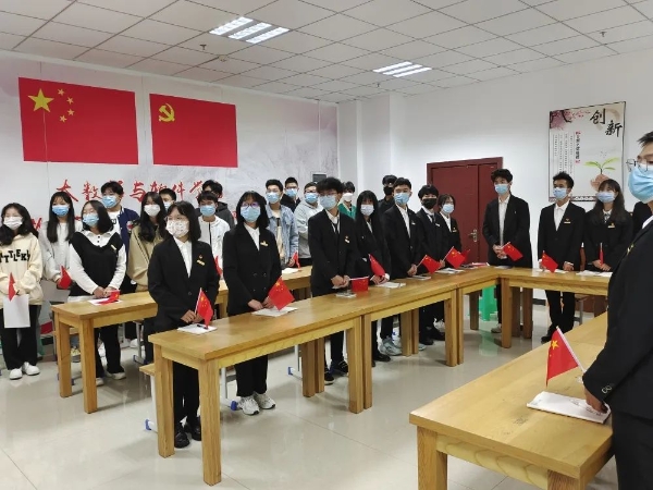 1668515492832011521.jpg 640.jpg